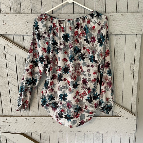 Jack BB Dakota Floral V Neck Top - Picture 6 of 6
